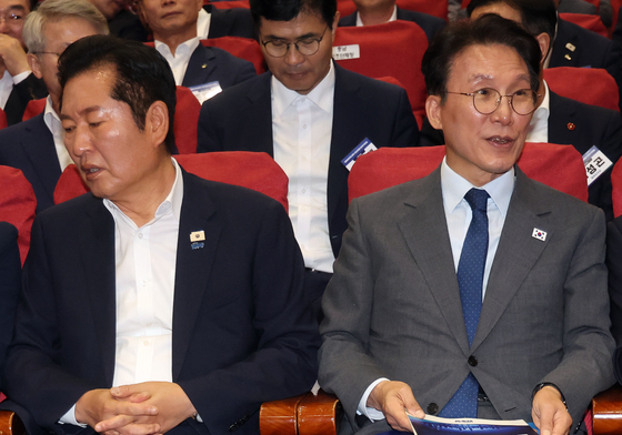 워크숍 자리한 김민석·정청래