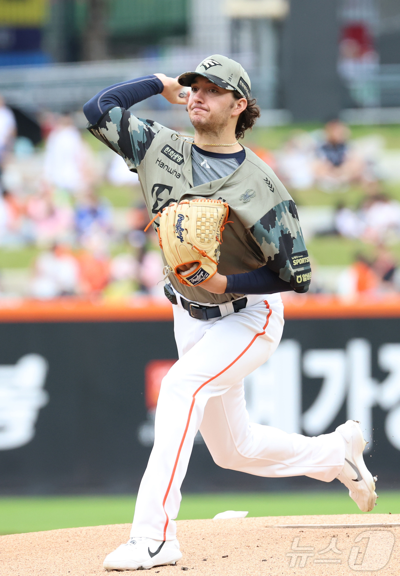 (대전=뉴스1) 김기남 기자 = 21일 대전 한화생명볼파크에서 열린 2026 신한 SOL KBO리그 삼성라이온즈와 한화 이글스의 경기에서 한화 화이트가 선발 투구하고 있다. 202 …