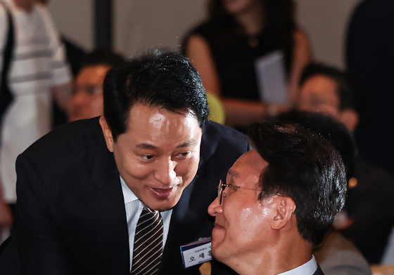 인사 나누는 김민석 총리와 오세훈 시장