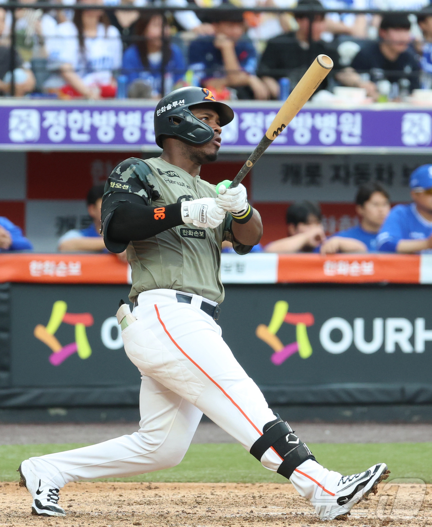 (대전=뉴스1) 김기남 기자 = 21일 대전 한화생명볼파크에서 열린 2026 신한 SOL KBO리그 삼성 라이온즈와 한화 이글스의 경기에서 5회말 한화 페라자가 2루타를 치고 있다 …