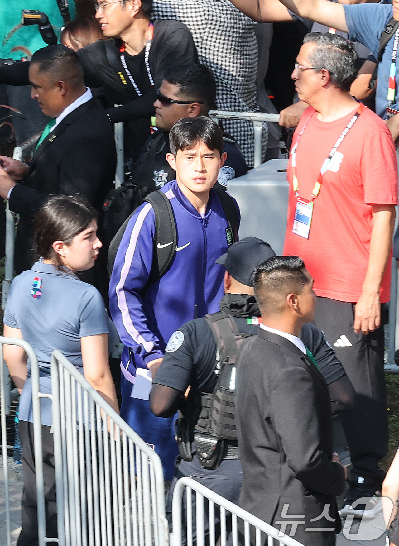 (몬테레이(멕시코)=뉴스1) 임세영 기자 = 대한민국 축구국가대표팀 이동경이 21일(현지시간) 멕시코 몬테레이의 대표팀 숙소에 도착하고 있다.한국 축구대표팀은 2026 북중미 월드 …