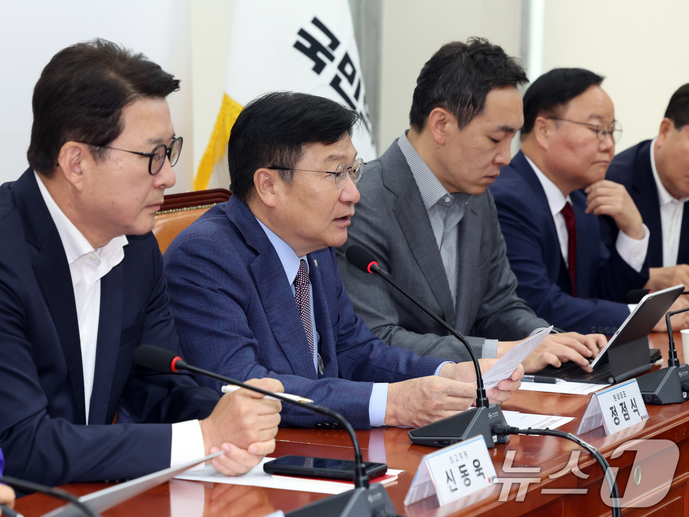(서울=뉴스1) 황기선 기자 = 정점식 국민의힘 원내대표가 22일 오전 서울 여의도 국회에서 열린 최고위원회의에서 모두발언을 하고 있다. 2026.6.22/뉴스1