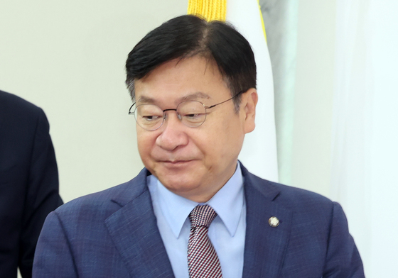 최고위 참석하는 정점식 원내대표
