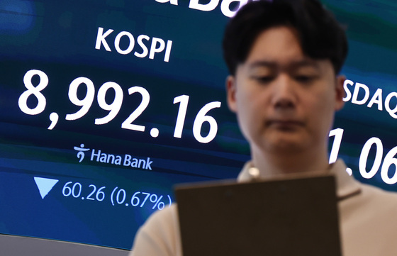 코스피, 하락 출발…9000선 아래로
