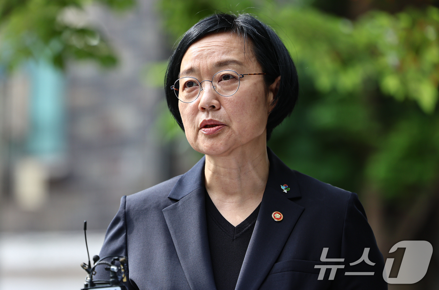 (서울=뉴스1) 김도우 기자 = 한성숙 국무총리 후보자가 22일 서울 종로구 금융감독원 연수원에 마련된 인사청문회 준비 사무실에 출근하며 모두의 창업 정보유출 사태에 대해 발언하고 …