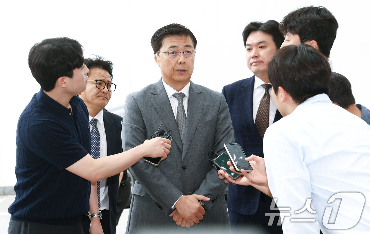 (과천=뉴스1) 김민지 기자 = 홍장원 전 국가정보원 1차장이 22일 오전 12·3 비상계엄 선포 직후 미국 등 주요 우방국에 계엄의 정당성을 옹호하는 메시지를 전달하도록 지시했다 …
