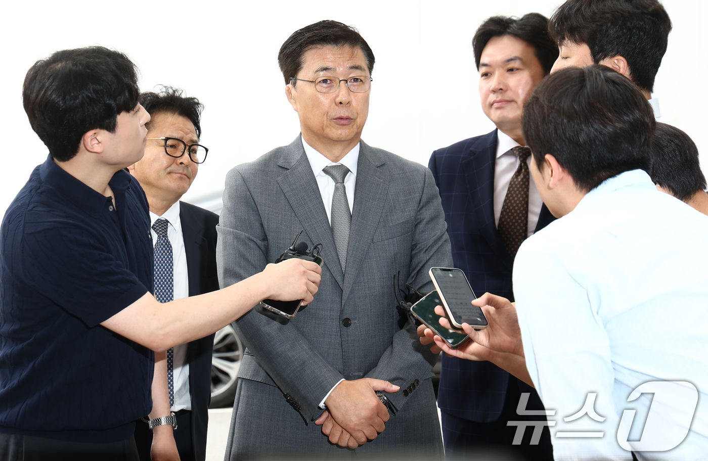 (과천=뉴스1) 김민지 기자 = 홍장원 전 국가정보원 1차장이 22일 오전 12·3 비상계엄 선포 직후 미국 등 주요 우방국에 계엄의 정당성을 옹호하는 메시지를 전달하도록 지시했다 …