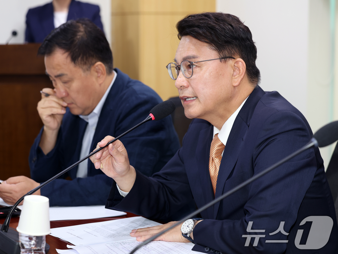 (서울=뉴스1) 황기선 기자 = 윤상현 국민의힘 의원이 22일 오전 서울 여의도 국회 의원회관에서 열린  'K-보수 연속 세미나'에서 환영사를 하고 있다.이날 세미나는 '국민참정권 …