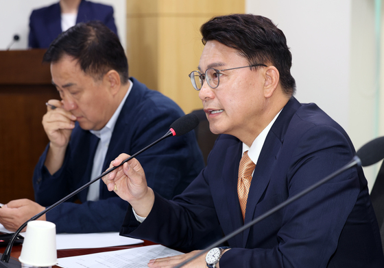 환영사하는 윤상현 의원