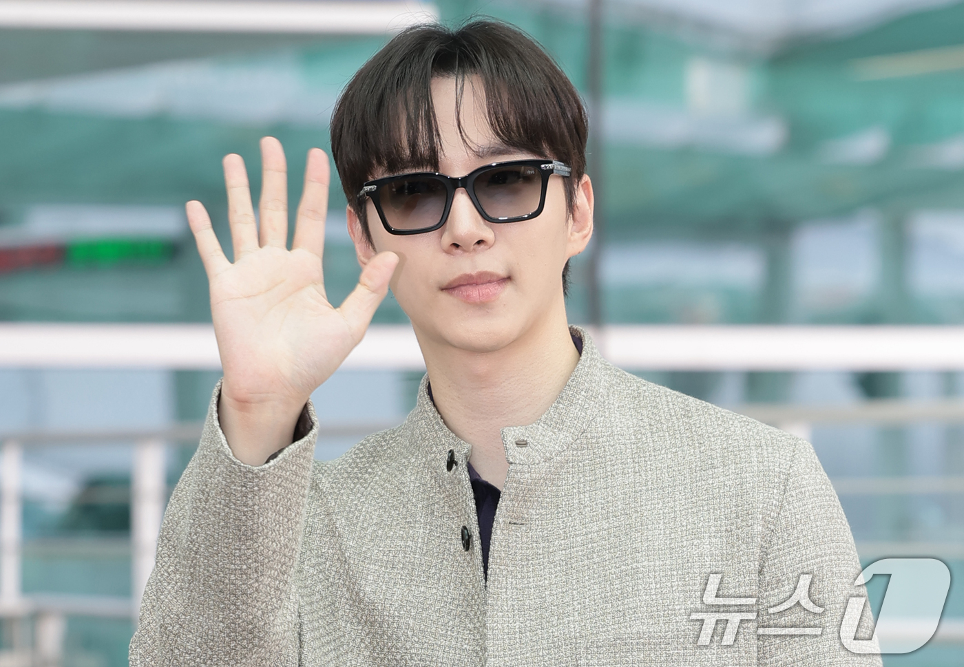 (인천공항=뉴스1) 권현진 기자 = 배우 이준호가 22일 오후 해외 일정 참석을 위해 인천국제공항을 통해 프랑스로 출국하고 있다. 2026.6.22/뉴스1