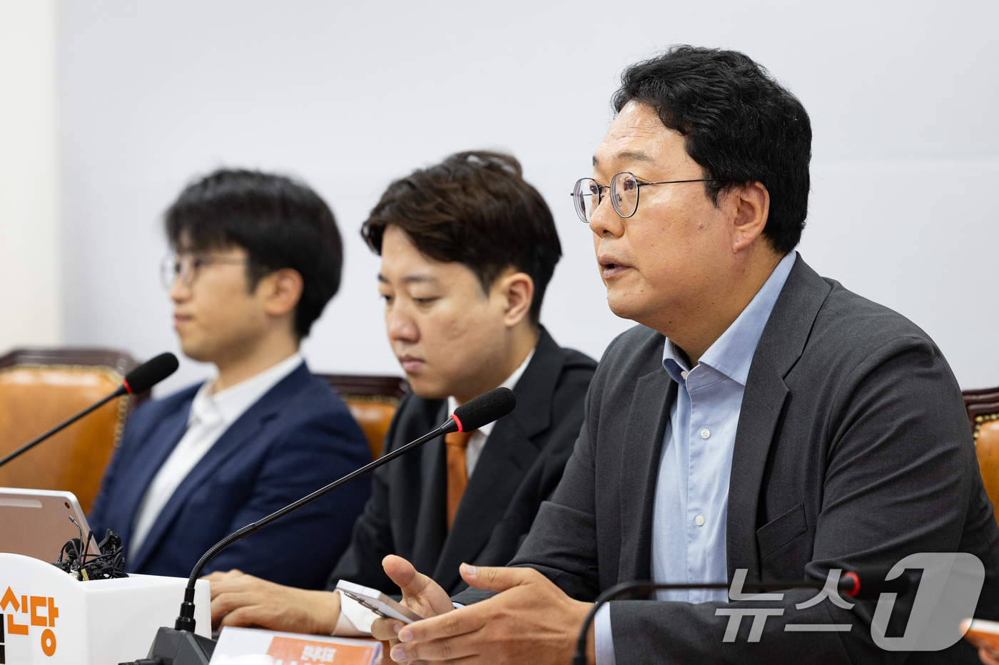 (서울=뉴스1) 유승관 기자 = 천하람 개혁신당 원내대표가 22일 서울 여의도 국회에서 열린 최고위원회의에서 모두 발언을 하고 있다. 2026.6.22/뉴스1