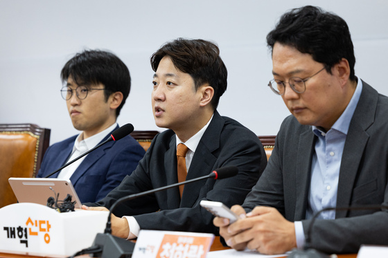 모두 발언하는 이준석 대표