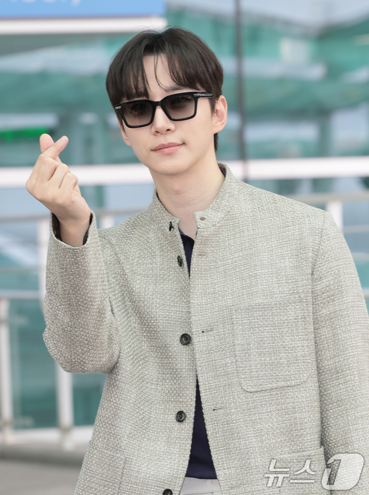 (인천공항=뉴스1) 권현진 기자 = 배우 이준호가 22일 오후 해외 일정 참석을 위해 인천국제공항을 통해 프랑스로 출국하고 있다. 2026.6.22/뉴스1