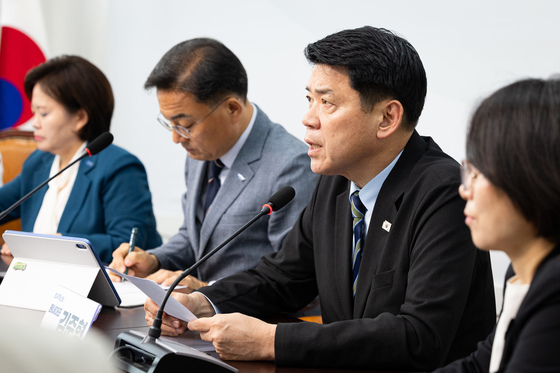 모두 발언하는 김준형 조국혁신당 원내대표