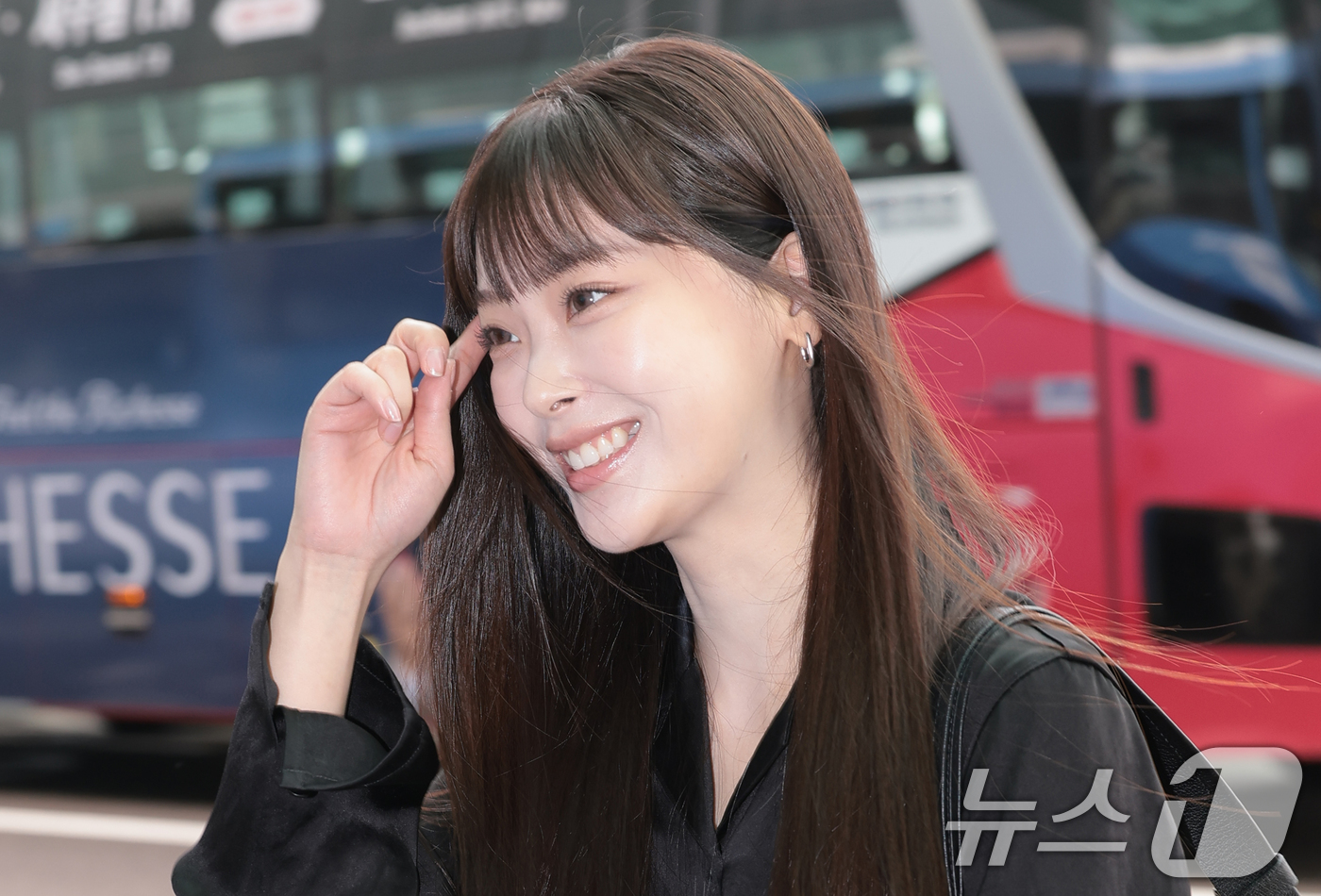 (인천공항=뉴스1) 권현진 기자 = 배우 최희진이 22일 오후 해외 일정 참석을 위해 인천국제공항을 통해 프랑스로 출국하고 있다. 2026.6.22/뉴스1