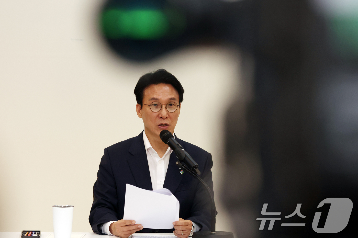 (서울=뉴스1) 김명섭 기자 = 김민석 국무총리가 22일 오전 서울 종로구 정부서울청사 별관에서 열린 출입기자단 간담회에서 모두 발언을 하고 있다.  2026.6.22/뉴스1