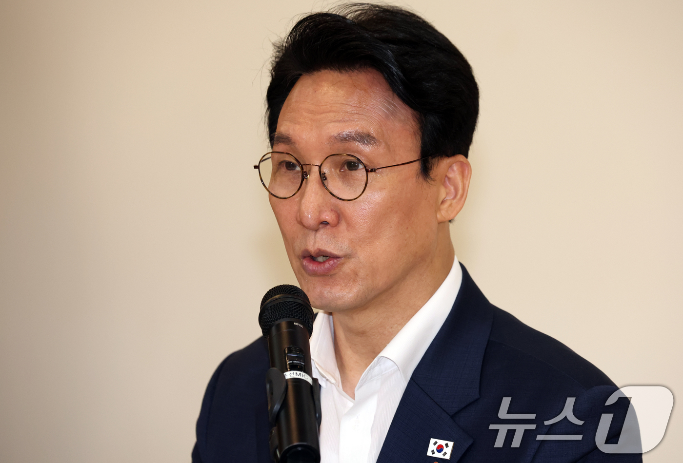 (서울=뉴스1) 김명섭 기자 = 김민석 국무총리가 22일 오전 서울 종로구 정부서울청사 별관에서 열린 출입기자단 간담회에서 모두 발언을 하고 있다.  2026.6.22/뉴스1