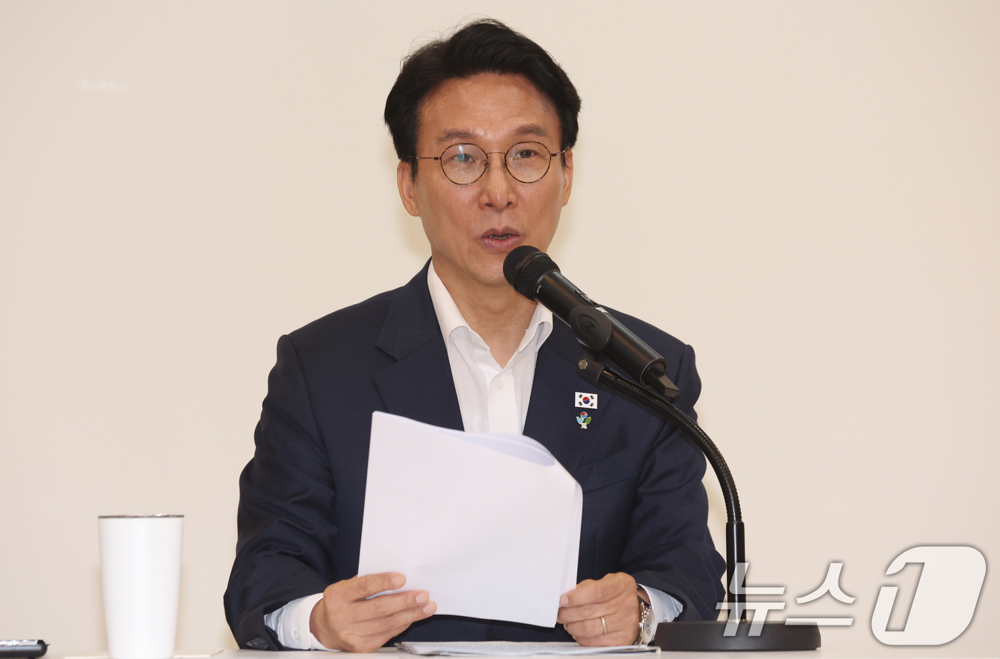 (서울=뉴스1) 김명섭 기자 = 김민석 국무총리가 22일 오전 서울 종로구 정부서울청사 별관에서 열린 출입기자단 간담회에서 모두 발언을 하고 있다.  2026.6.22/뉴스1
