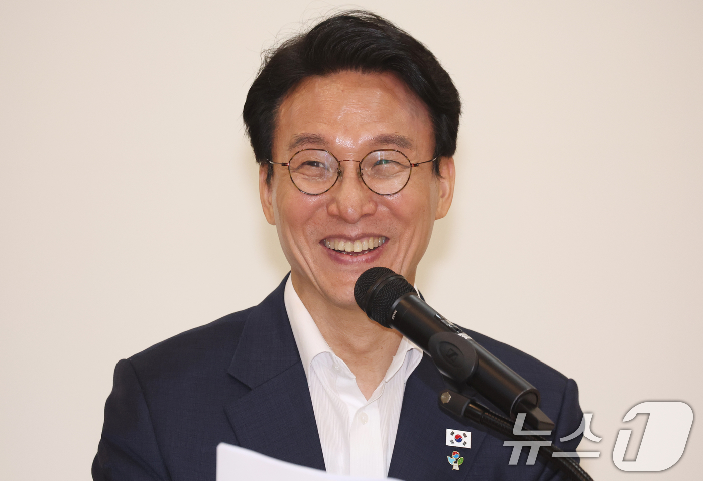 (서울=뉴스1) 김명섭 기자 = 김민석 국무총리가 22일 오전 서울 종로구 정부서울청사 별관에서 열린 출입기자단 간담회에서 모두 발언을 하고 있다.  2026.6.22/뉴스1