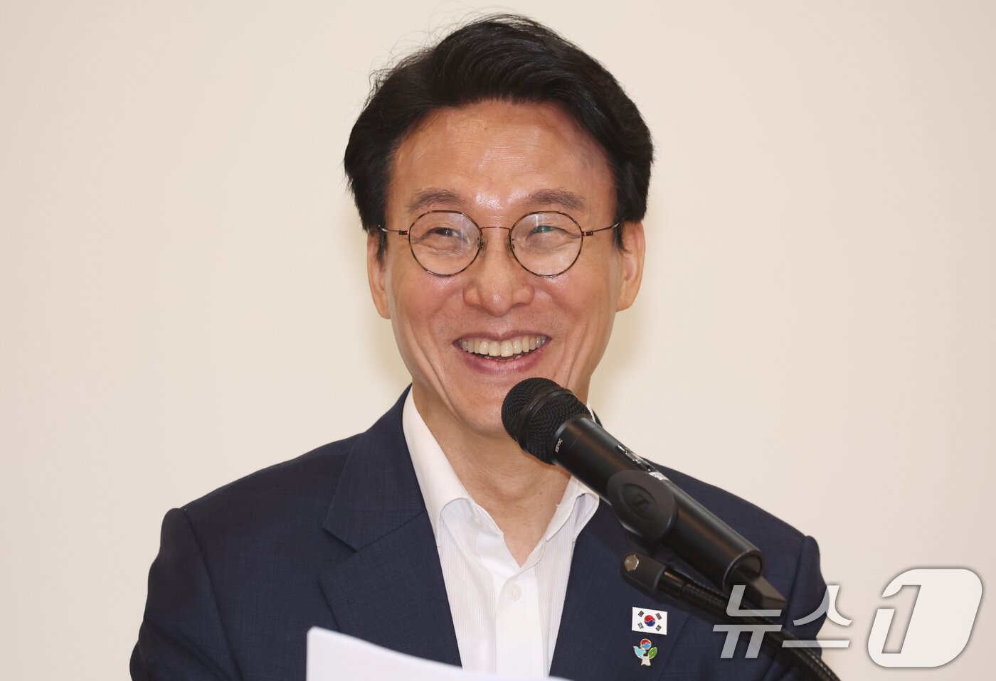 본문 이미지 - 김민석 국무총리가 22일 오전 서울 종로구 정부서울청사 별관에서 열린 출입기자단 간담회에서 모두 발언을 하고 있다. 2026.6.22 ⓒ 뉴스1 김명섭 기자