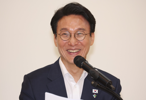 환하게 웃는 김민석 총리