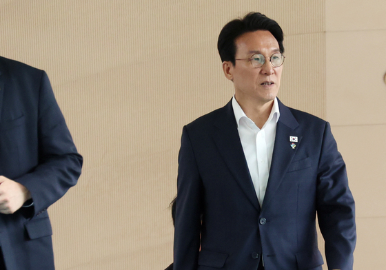 기자간담회장으로 향하는 김민석 총리