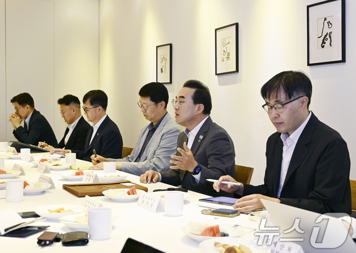 (서울=뉴스1) = 박홍근 기획예산처 장관이 22일 오전 서울 중구 컨퍼런스 하우스 달개비에서 열린 '재정운용 관련 전문가 간담회'를 주재하고 있다. (기획예산처 제공. 재판매 및 …