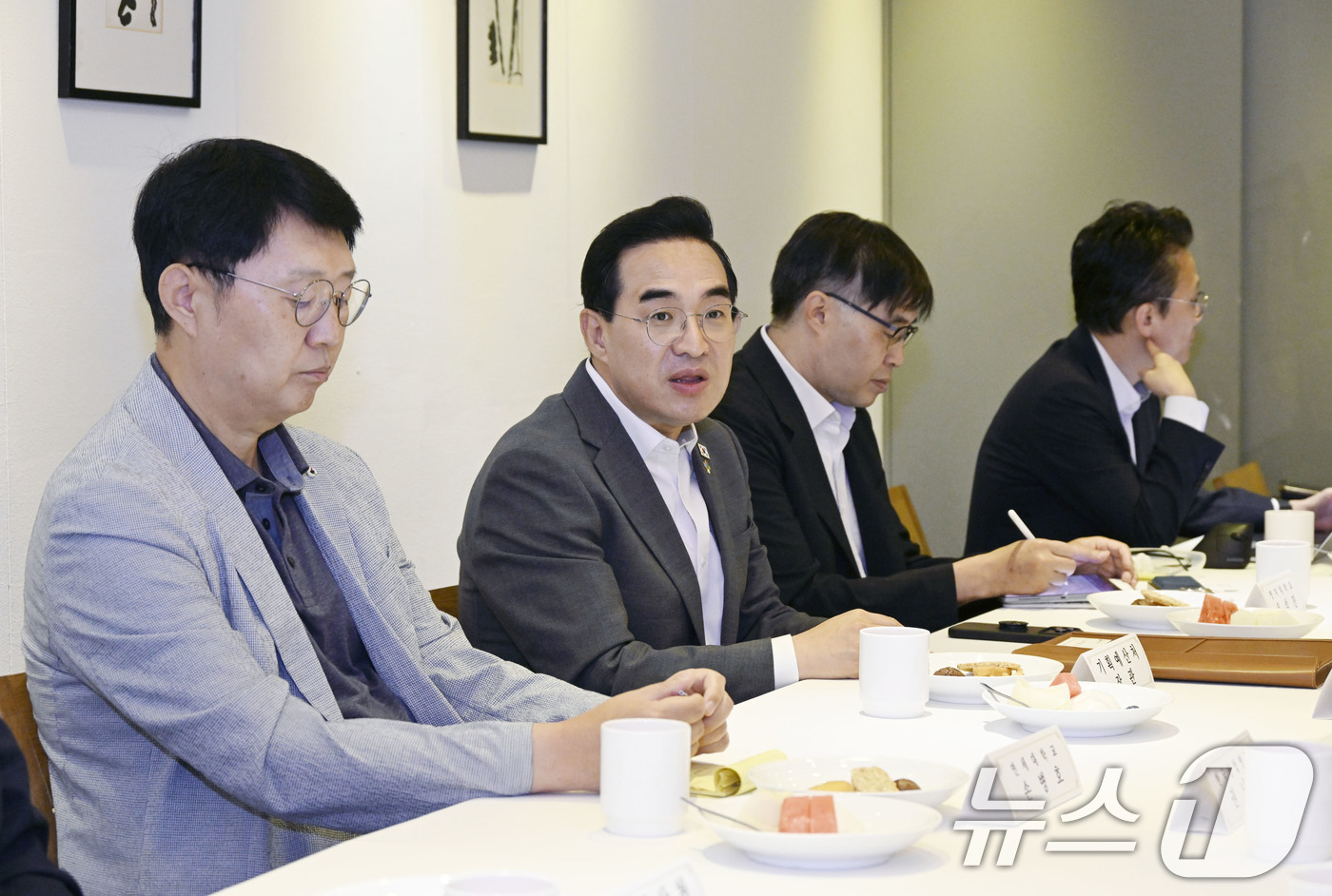 (서울=뉴스1) = 박홍근 기획예산처 장관이 22일 오전 서울 중구 컨퍼런스 하우스 달개비에서 열린 '재정운용 관련 전문가 간담회'를 주재하고 있다. (기획예산처 제공. 재판매 및 …