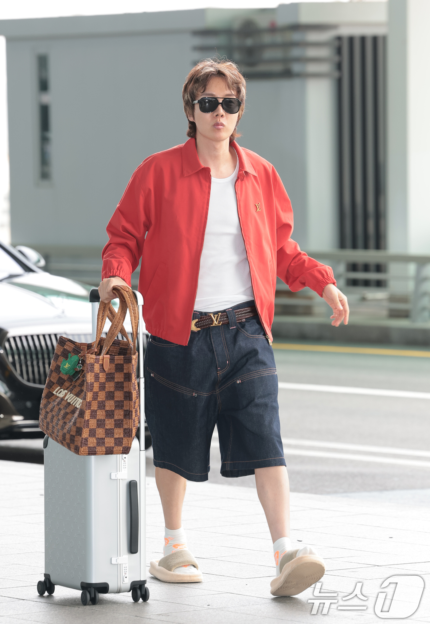 (인천공항=뉴스1) 권현진 기자 = 방탄소년단(BTS) 제이홉이 22일 해외 일정 참석을 위해 인천국제공항을 통해 프랑스로 출국하고 있다. 2026.6.22/뉴스1