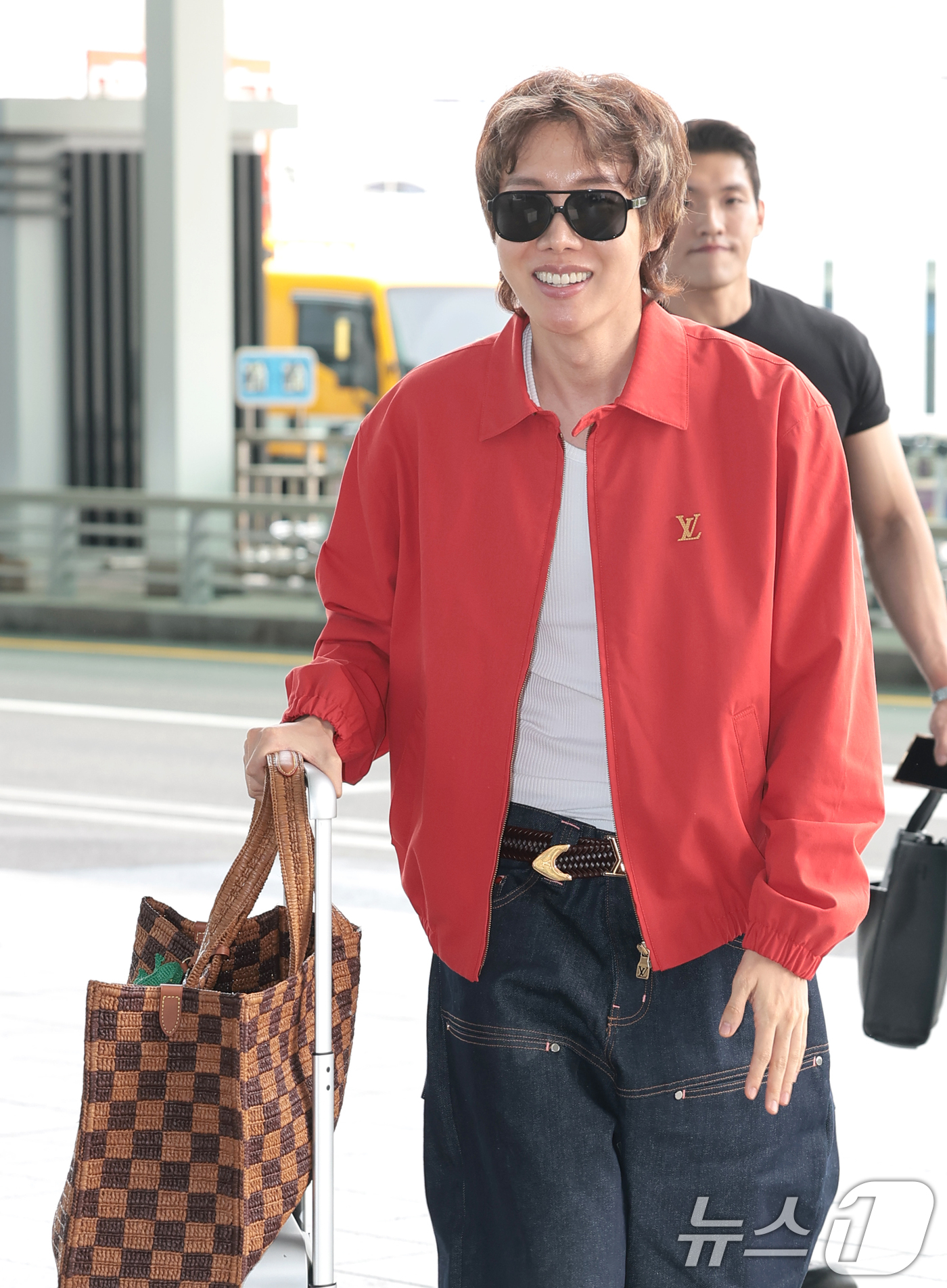 (인천공항=뉴스1) 권현진 기자 = 방탄소년단(BTS) 제이홉이 22일 해외 일정 참석을 위해 인천국제공항을 통해 프랑스로 출국하고 있다. 2026.6.22/뉴스1