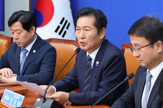 발언하는 정청래 대표