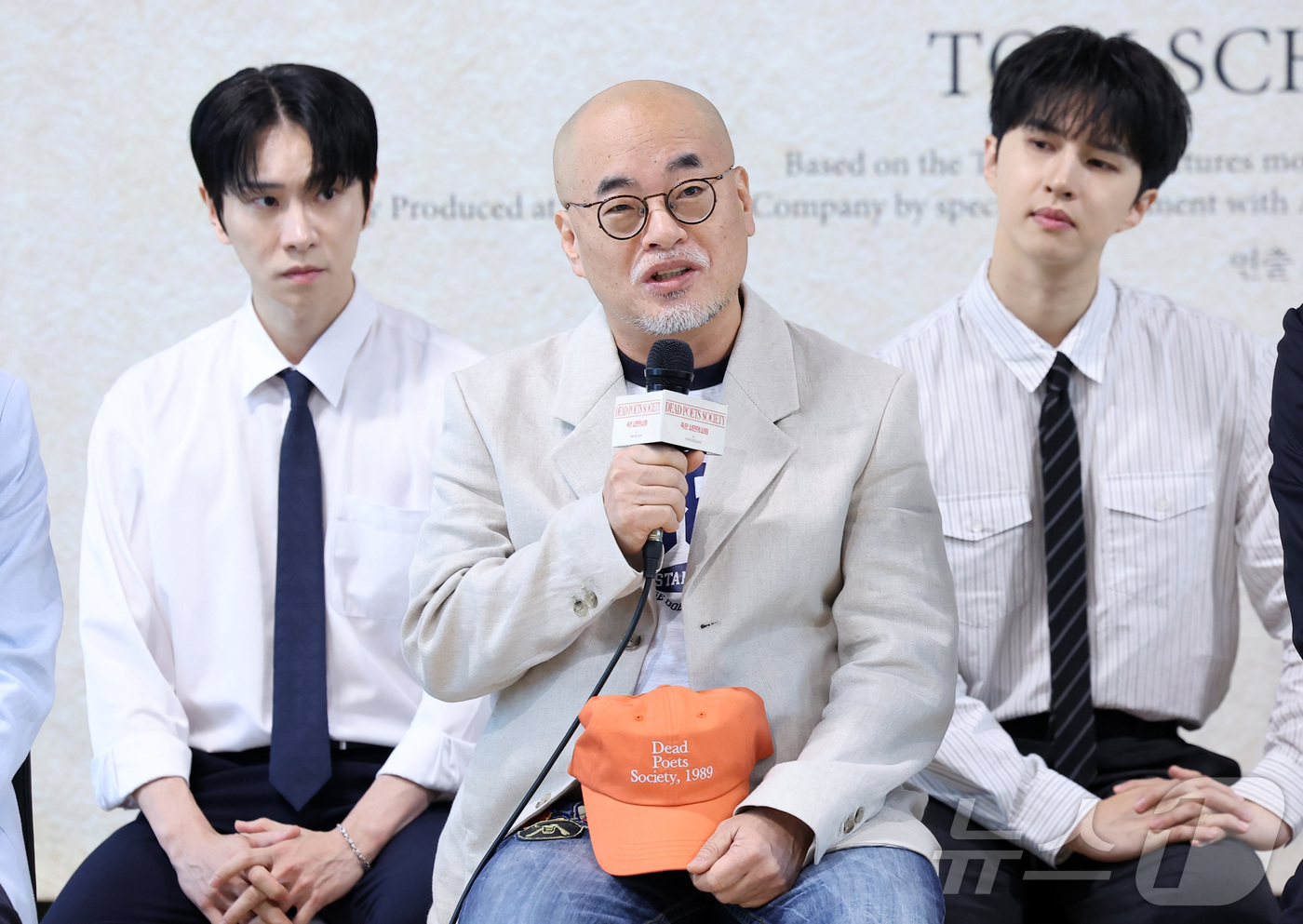 (서울=뉴스1) 김성진 기자 = 조광화 연출이 22일 서울 종로구 대학로 예술가의 집 다목적홀에서 열린 연극 '죽은 시인의 사회' 제작발표회에서 취재진의 질문에 답하고 있다.'죽은 …