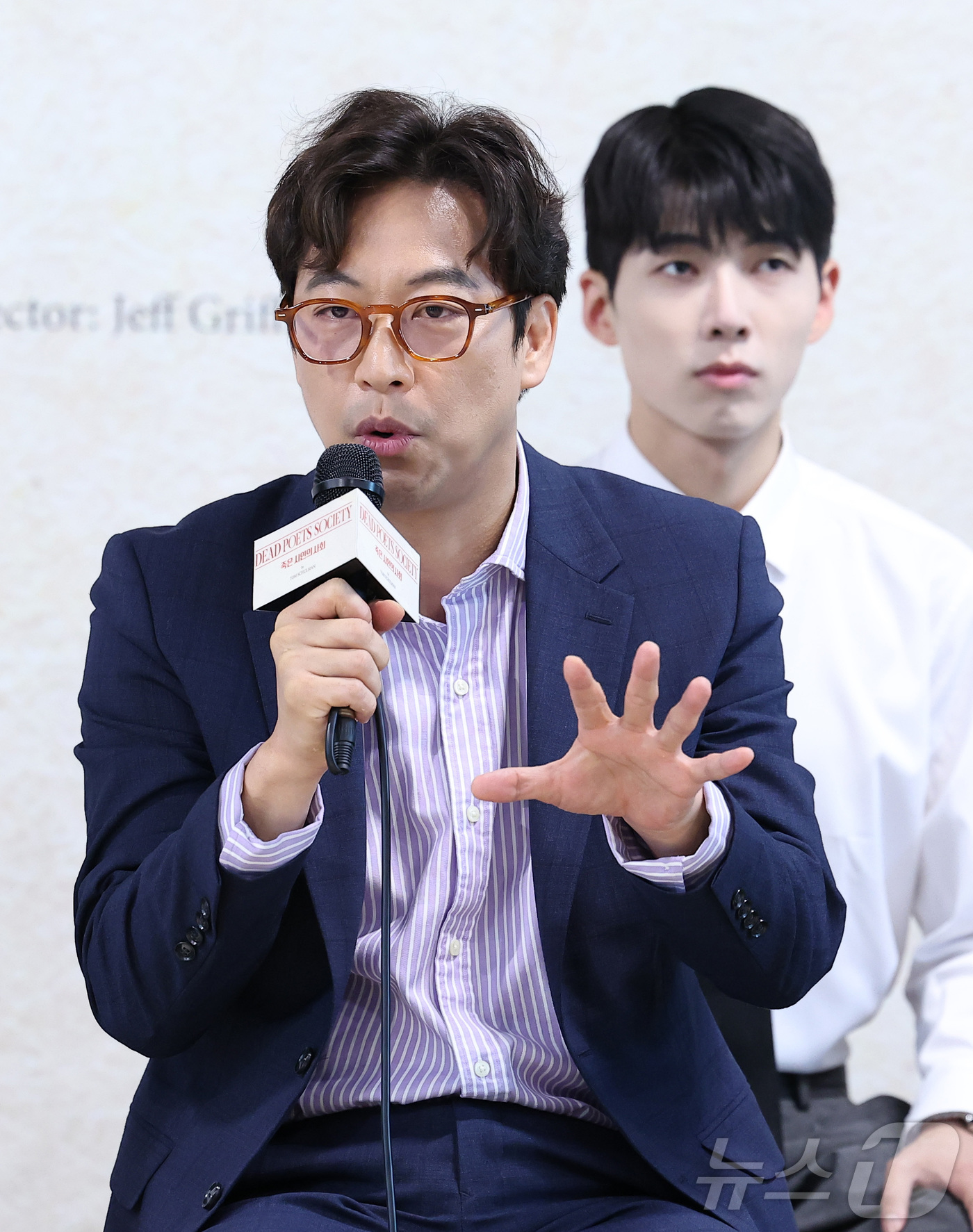 (서울=뉴스1) 김성진 기자 = 배우 오만석이 22일 서울 종로구 대학로 예술가의 집 다목적홀에서 열린 연극 '죽은 시인의 사회' 제작발표회에서 취재진의 질문에 답하고 있다.'죽은 …