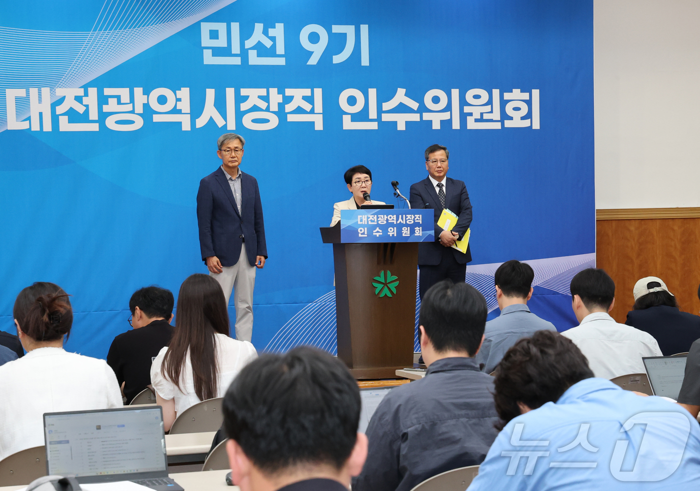 (대전=뉴스1) 김기태 기자 = 박정현 대전시장직 인수위원장이 22일 옛 충남도청에 마련된 인수위 대회의실에서 민선 8기 시정 업무보고에 대한 기자회견을 열고 있다. 2026.6. …