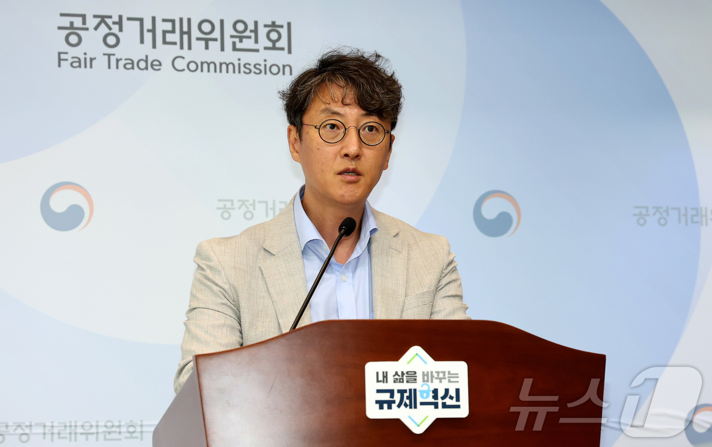 (세종=뉴스1) 김기남 기자 = 최장관 공정거래위원회 기업집단감시국장이 22일 세종시 정부세종청사에서 기업집단 SM 소속 6개 계열회사들의 특수관계인에 대한 부당한 이익 제공 혐의 …