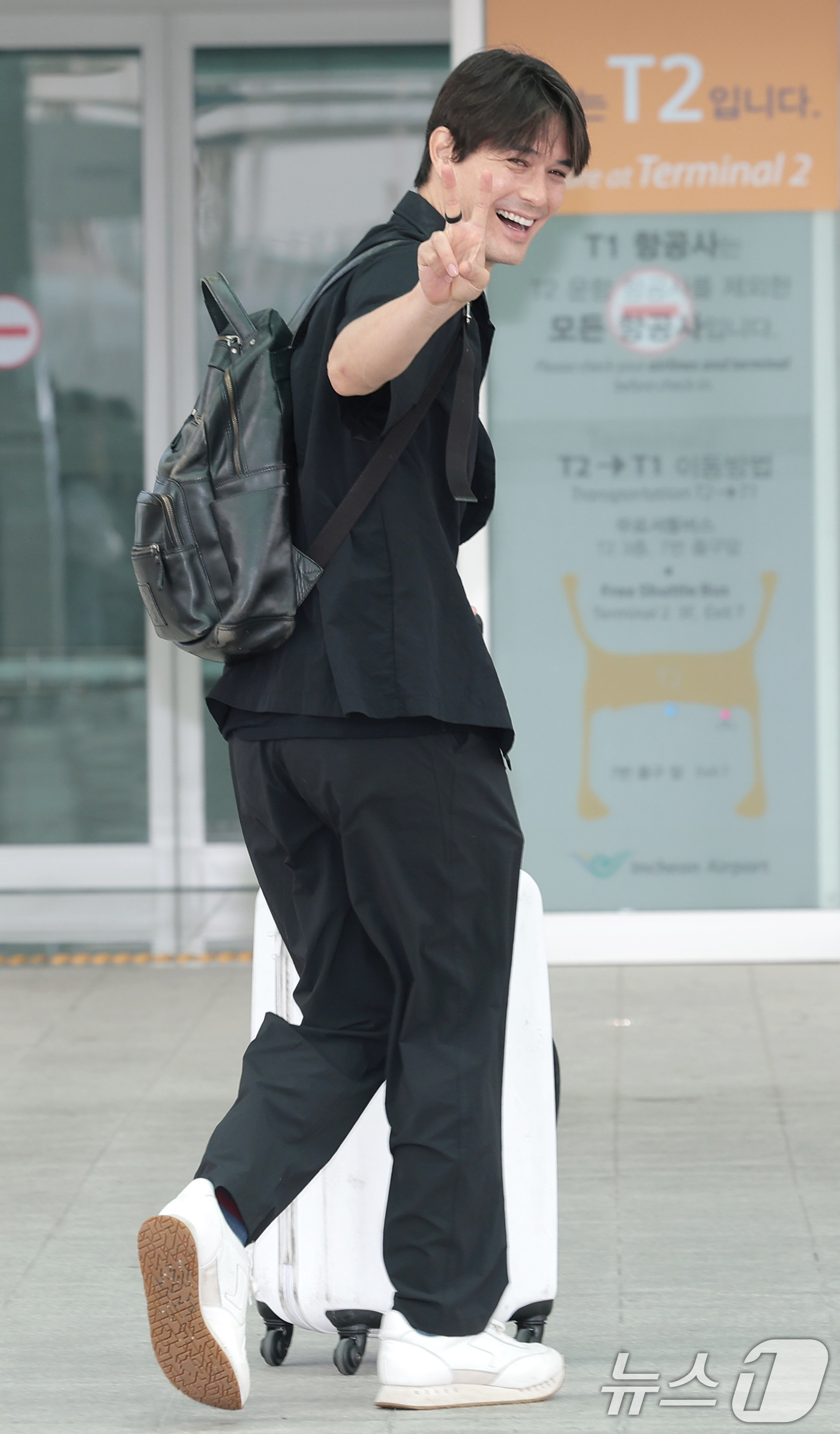 (인천공항=뉴스1) 권현진 기자 = 배우 리키 김이 22일 오전 해외 일정을 위해 인천국제공항을 통해 출국하고 있다. 2026.6.22/뉴스1
