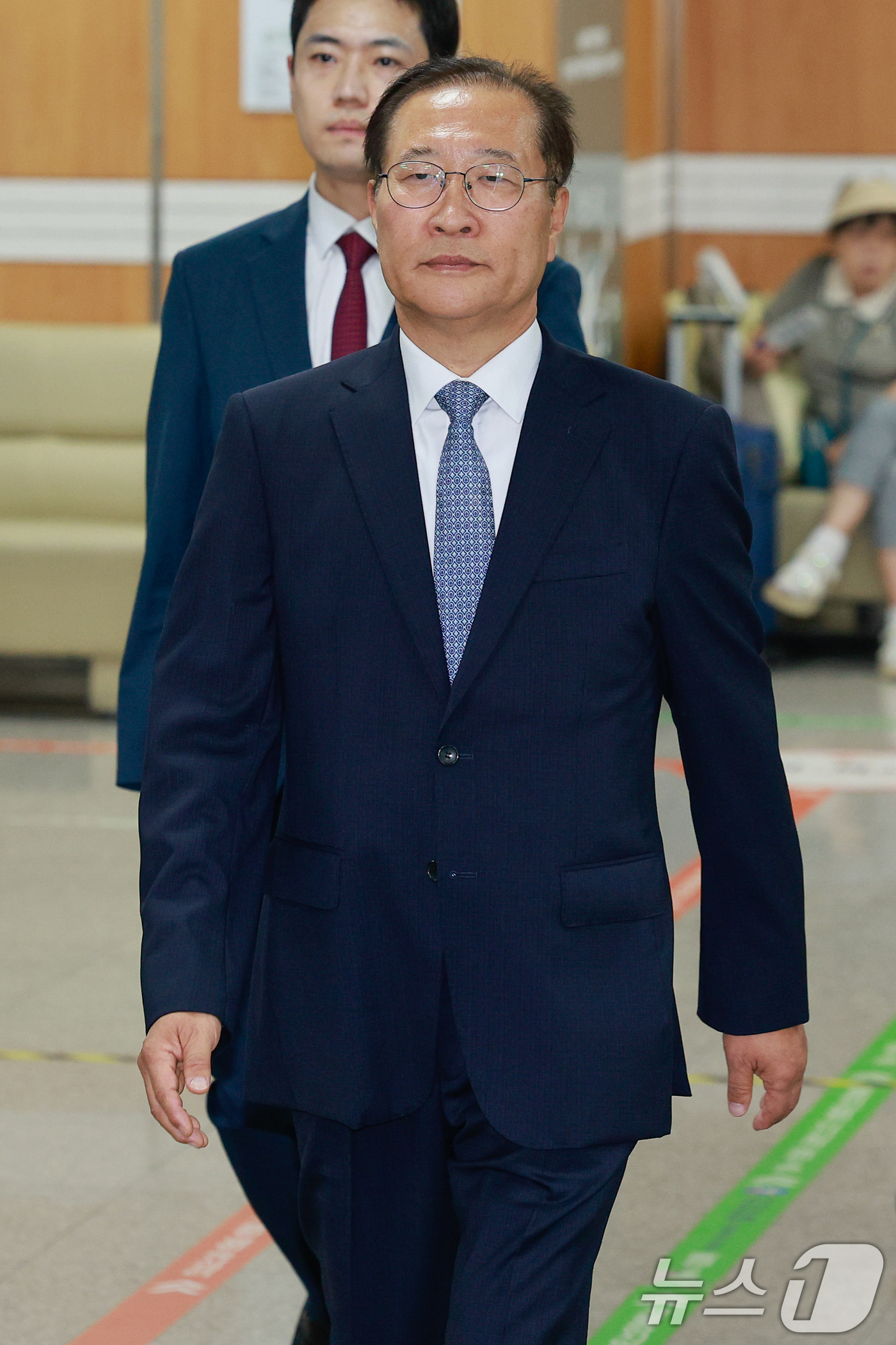 (서울=뉴스1) 안은나 기자 = 박성재 전 법무부 장관이 22일 오후 서울 서초구 중앙지방법원에서 열린 내란중요임무종사, 청탁금지법 위반 등 혐의 1심 선고 공판에 출석하고 있다. …