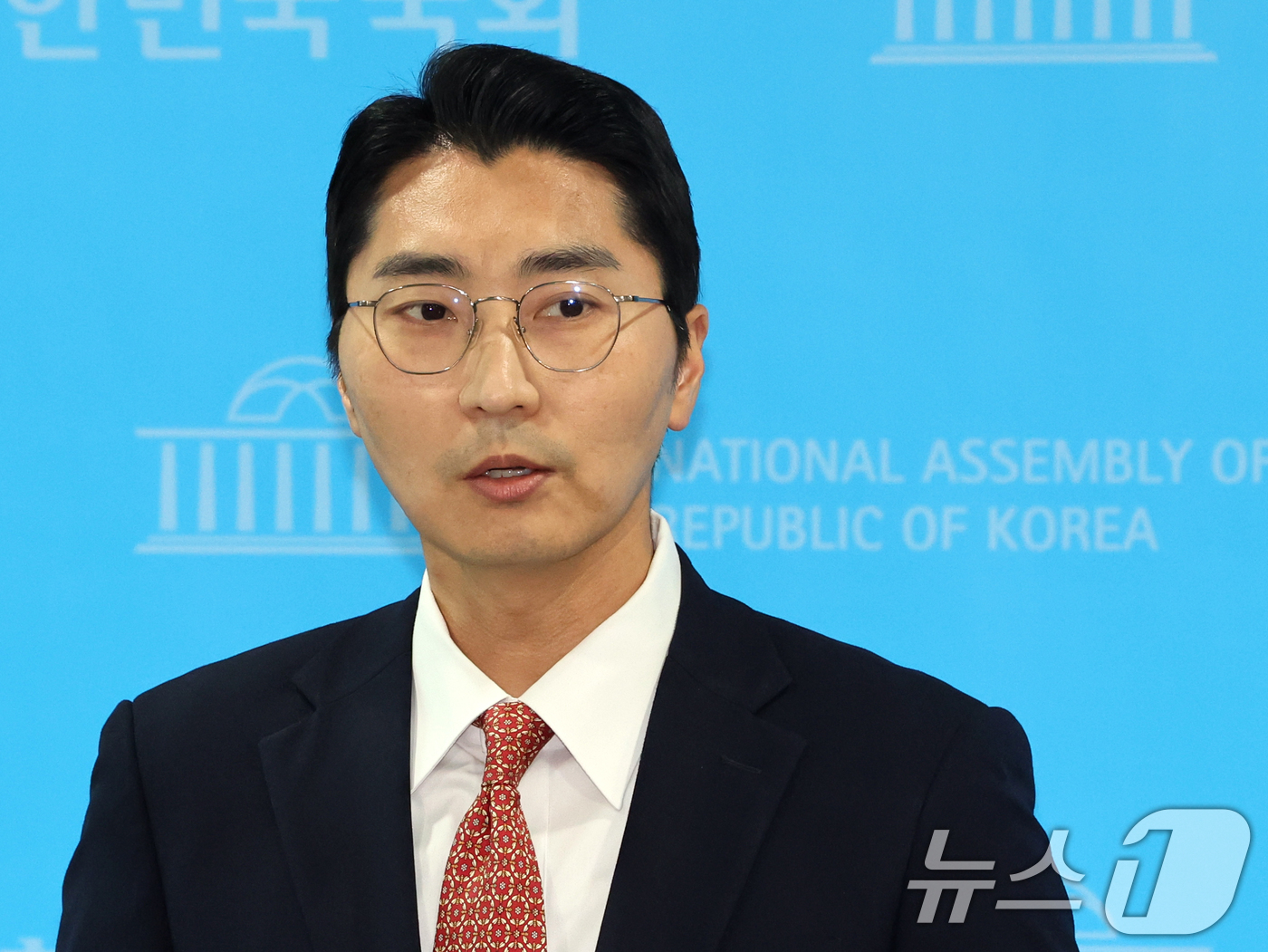 (서울=뉴스1) 황기선 기자 = 박준태 국민의힘 당 대표 비서실장이 22일 오후 서울 여의도 국회 소통관에서 장동혁 대표의 건강상태 관련 브리핑을 하고 있다. 2026.6.22/뉴 …