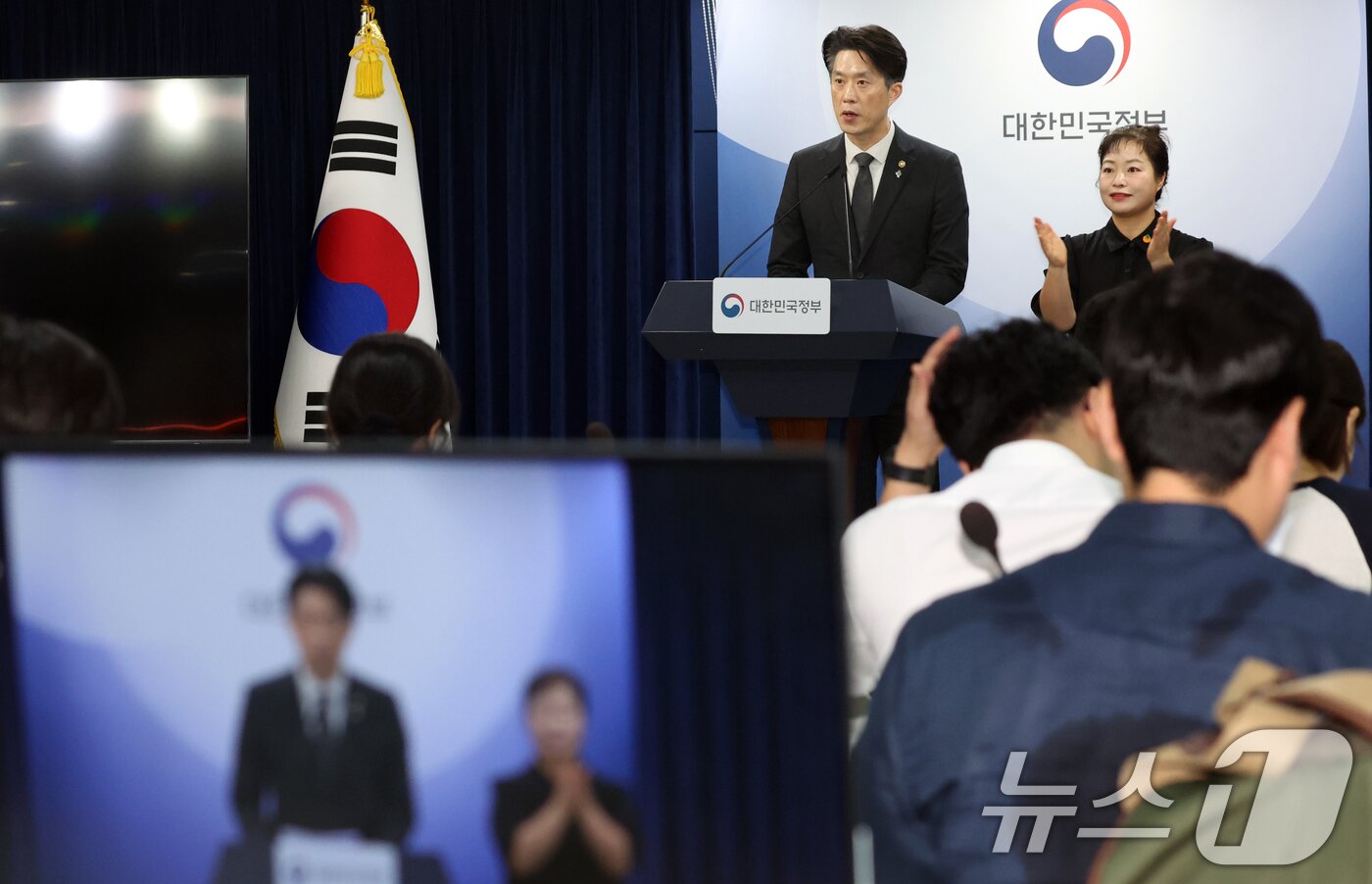 본문 이미지 - 노용석 중소벤처기업부 제1차관이 22일 오후 서울 종로구 세종대로 정부서울청사에서 '모두의 창업’ 진행 현황 및 향후 운영 방향 브리핑을 하고 있다. 2026.6.22 ⓒ 뉴스1 김명섭 기자