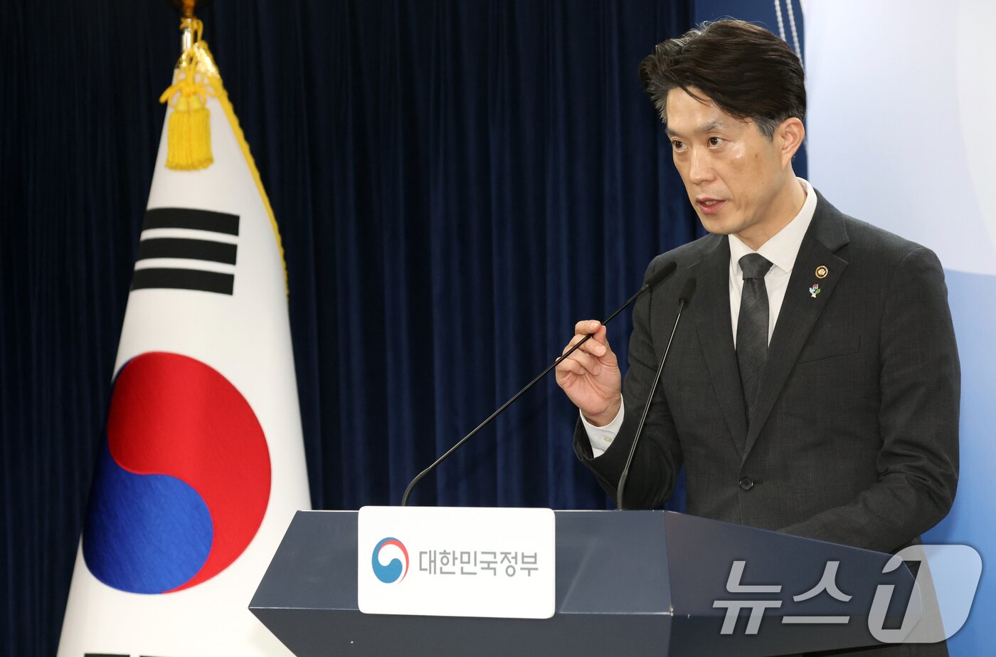 본문 이미지 - 노용석 중소벤처기업부 제1차관이 22일 오후 서울 종로구 세종대로 정부서울청사에서 '모두의 창업’ 진행 현황 및 향후 운영 방향 브리핑을 하고 있다. 2026.6.22 ⓒ 뉴스1 김명섭 기자