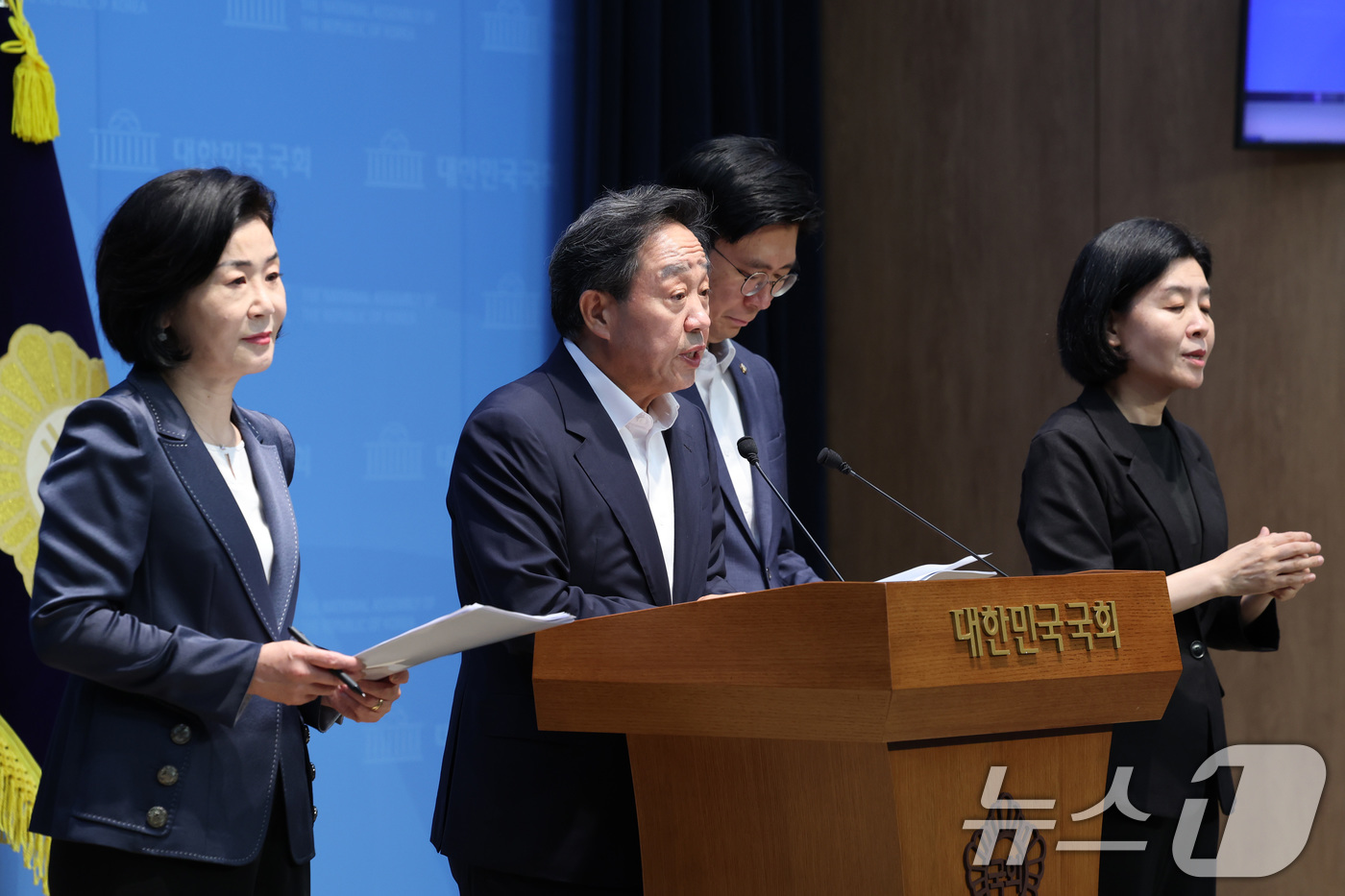 (서울=뉴스1) 신웅수 기자 = 강승규, 김희정, 조정훈 국민의힘 의원이 22일 서울 여의도 국회 소통관에서 한성숙 국무총리 후보자 인사청문회 관련 기자회견을 하고 있다. 2026 …