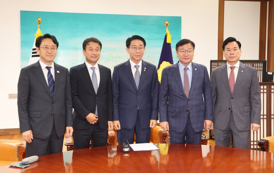 의장 주재로 만난 여야 원내대표