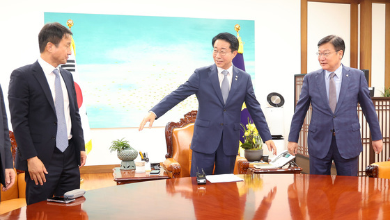 원 구성 협상 주재하는 조정식 의장