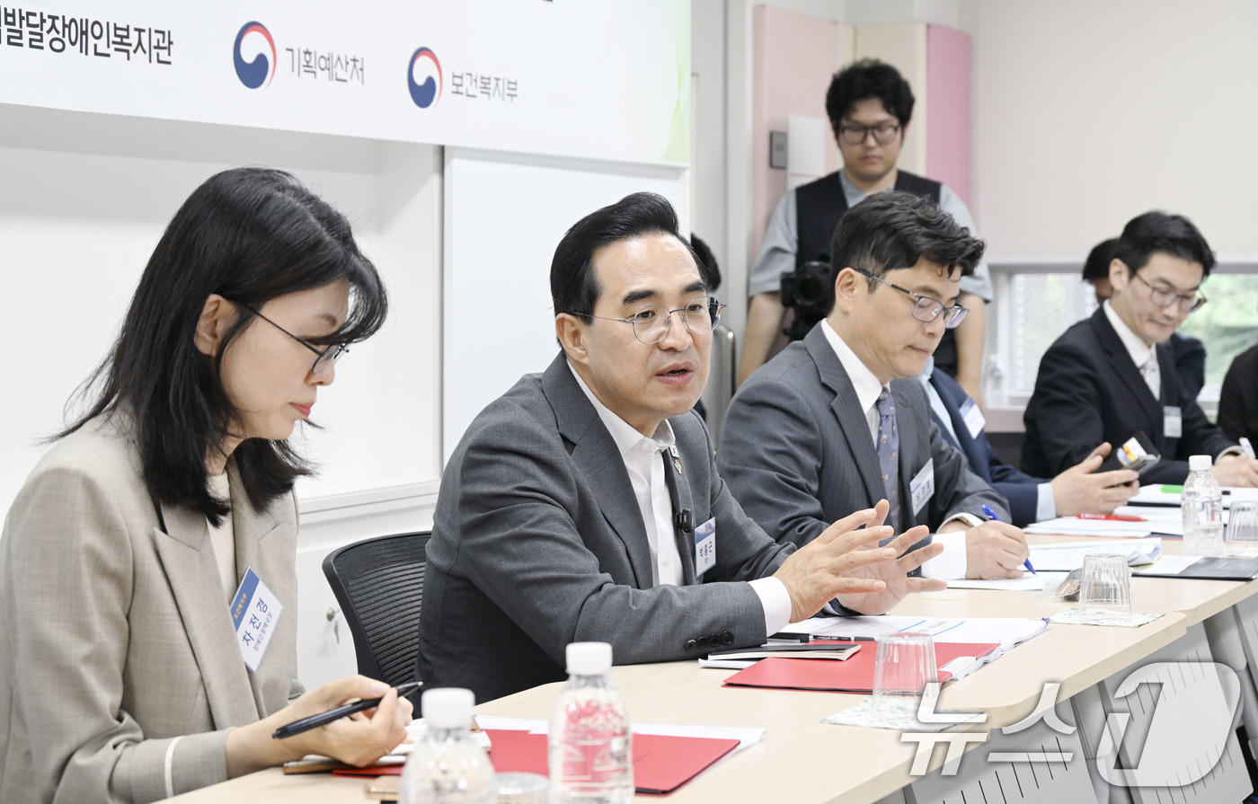 (서울=뉴스1) = 박홍근 기획예산처 장관이 22일 오후 서울 동작구 서울시립발달장애인복지관에서 현장 간담회를 주재하고 있다. (기획예산처 제공. 재판매 및 DB금지) 2026.6 …