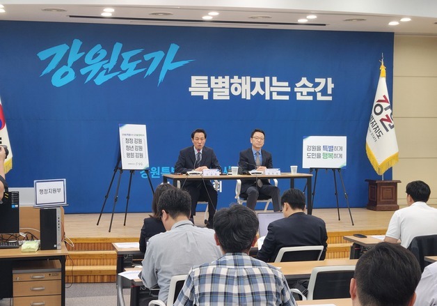 우상호, 3대 도정 방침 '청정·청년·평화'로 강원 새 시대 연다