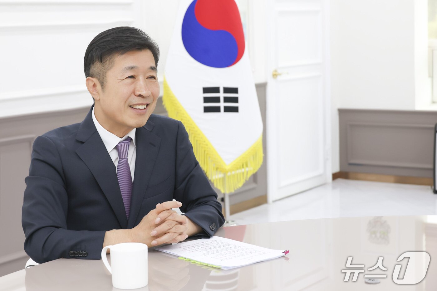 본문 이미지 - 전성수 서초구청장이 18일 서초구청에서 뉴스1과 인터뷰하고 있다.