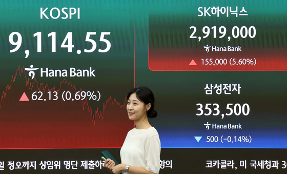 'HBM 시대' 개척한 SK하닉 '시총 1위'…삼성전자 재역전 조건은