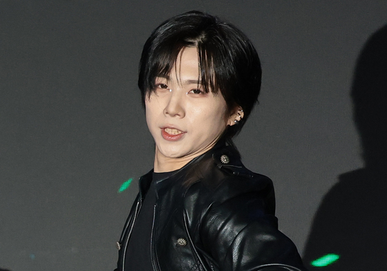 포즈 취하는 안타레스 하루