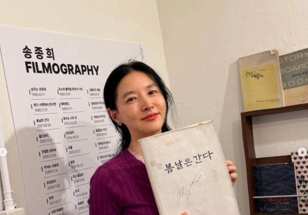 55세 이영애, 25년전 '봄날은 간다' 시절 그대로…세월 비켜간 청순 미모