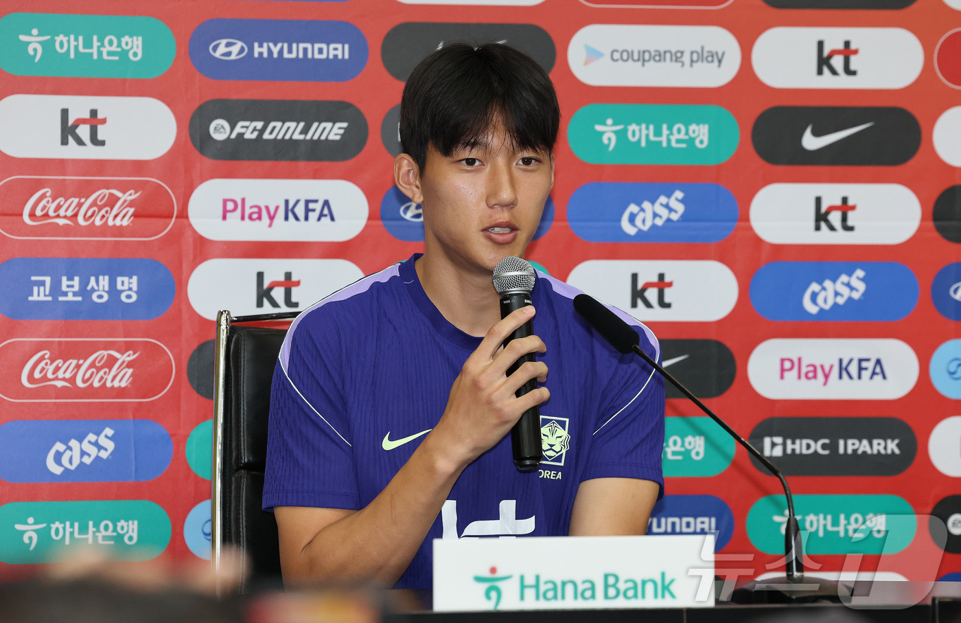 (몬테레이(멕시코)=뉴스1) 임세영 기자 = 대한민국 축구대표팀 이한범이 22일(현지시간) 멕시코 누에보 레온주 몬테레이 에스타디오 우니베르시타리오에서 훈련에 앞서 열린 인터뷰에서 …